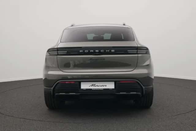Porsche Macan (2026) thumbnail 4