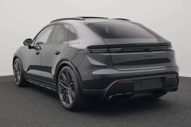Porsche Macan (2026) thumbnail 3