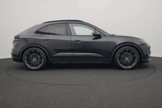 Porsche Macan (2026) thumbnail 6