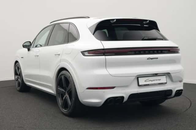 Porsche Cayenne (2026) thumbnail 3
