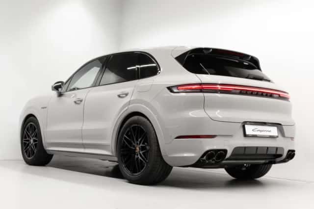 Porsche Cayenne (2026) thumbnail 3