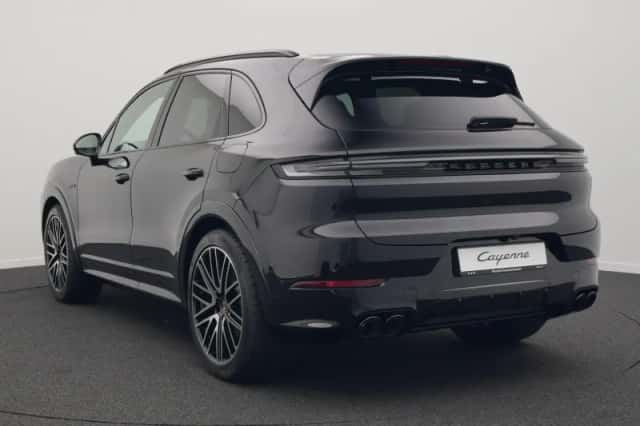 Porsche Cayenne (2026) thumbnail 3