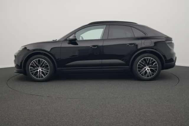 Porsche Macan (2026) thumbnail 2