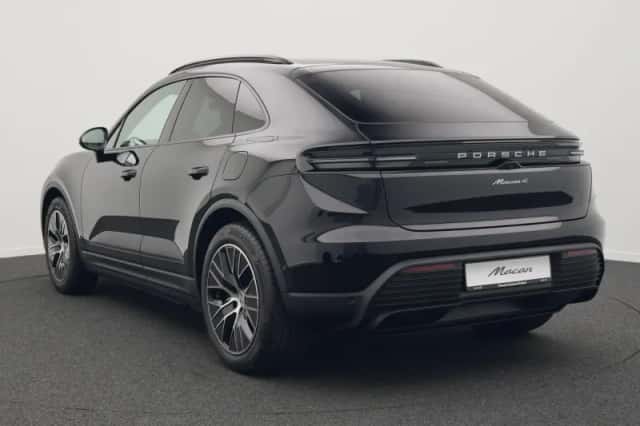 Porsche Macan (2026) thumbnail 3