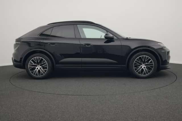 Porsche Macan (2026) thumbnail 6