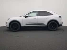Porsche Macan (2026) thumbnail 2