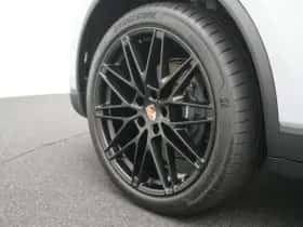 Porsche Macan (2026) thumbnail 16