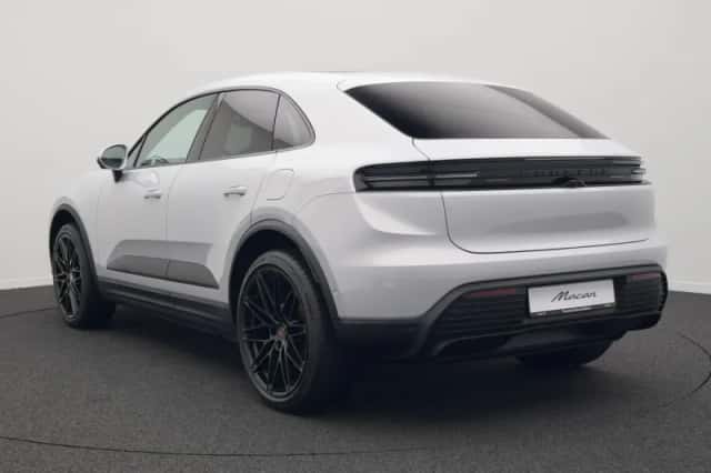 Porsche Macan (2026) thumbnail 3