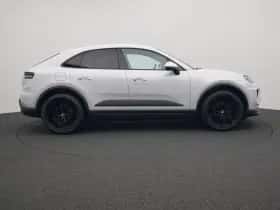 Porsche Macan (2026) thumbnail 6