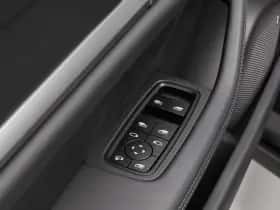 Porsche Taycan (0) thumbnail 19
