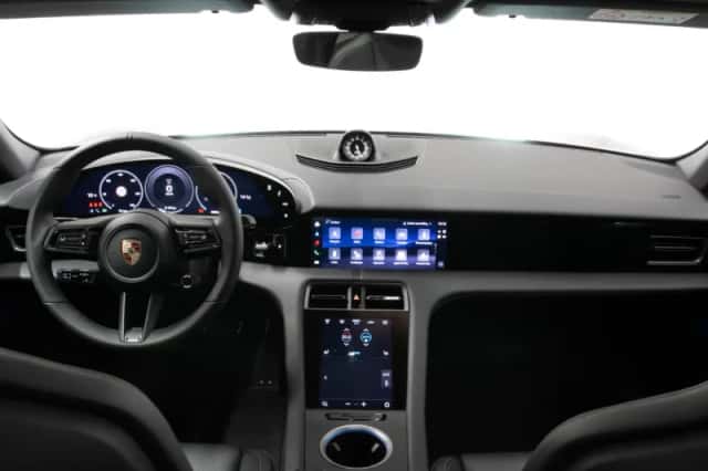 Porsche Taycan (2026) thumbnail 4