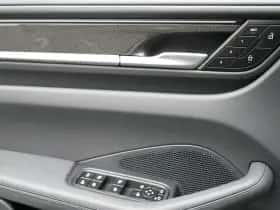 Porsche Macan (0) thumbnail 36
