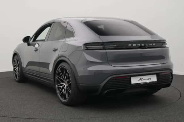 Porsche Macan (2026) thumbnail 3