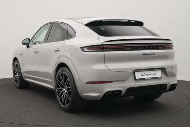 Porsche Cayenne (2026) thumbnail 3