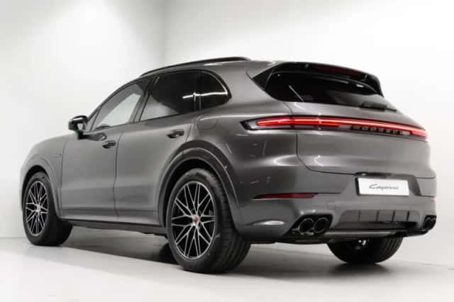Porsche Cayenne (2026) thumbnail 3