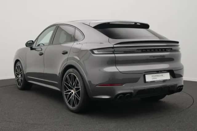 Porsche Cayenne (2024) thumbnail 2