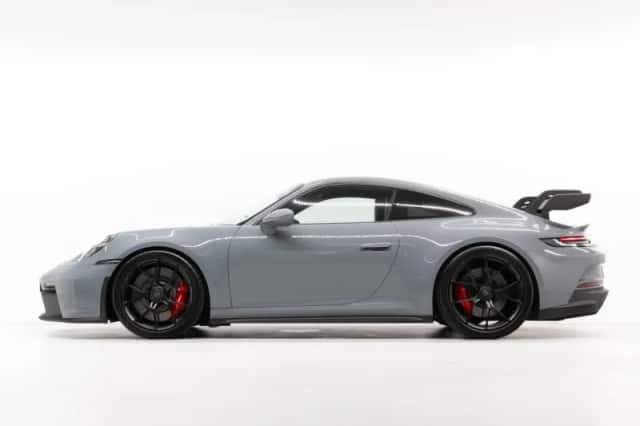 Porsche 911 (2023) thumbnail 2