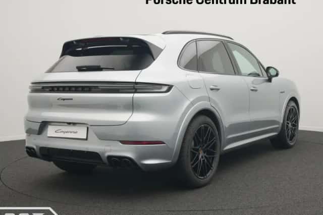 Porsche Cayenne (2026) thumbnail 1