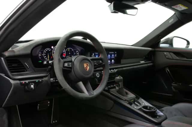 Porsche 911 (2026) thumbnail 4