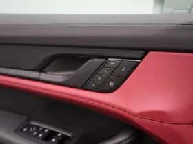 Porsche Taycan (2024) thumbnail 32