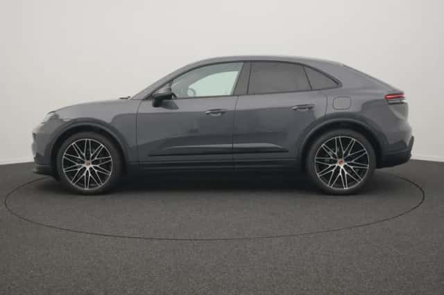 Porsche Macan (2026) thumbnail 2