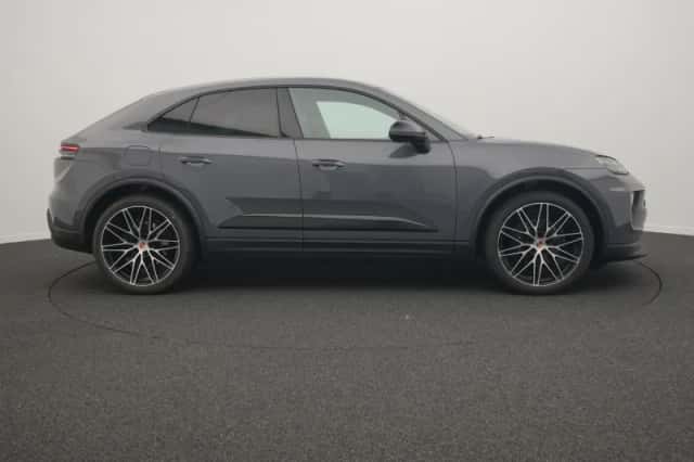 Porsche Macan (2026) thumbnail 6