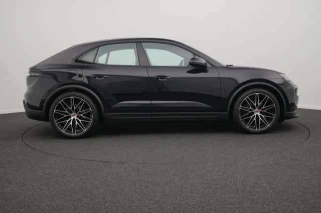 Porsche Macan (2026) thumbnail 6