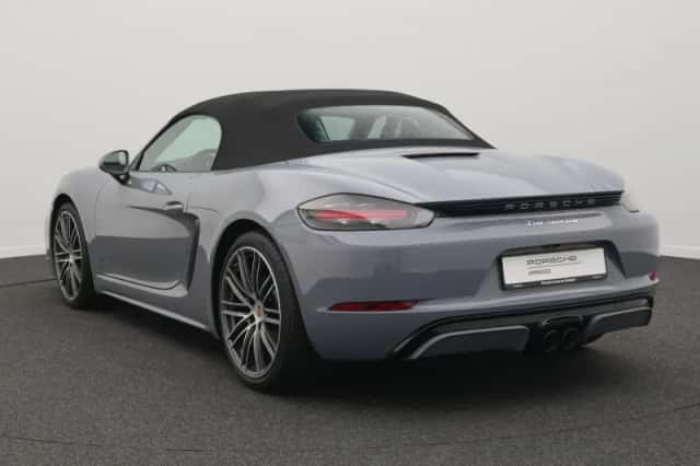 Porsche 718 (2024) thumbnail 3
