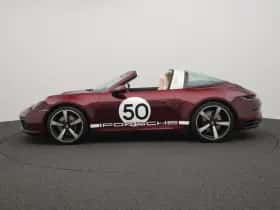 Porsche 911 (2021) thumbnail 2
