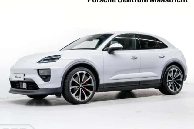 Porsche Macan (2026) thumbnail 1