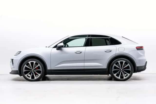 Porsche Macan (2026) thumbnail 2