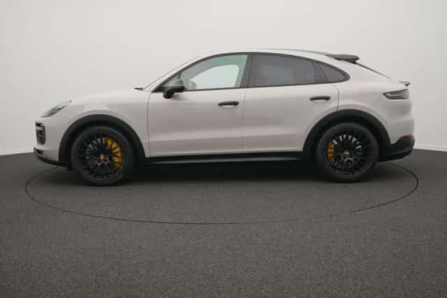 Porsche Cayenne (2022) thumbnail 2