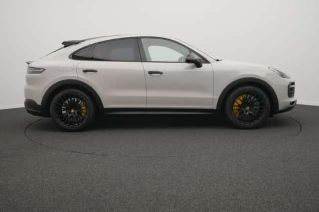 Porsche Cayenne (2022) thumbnail 6