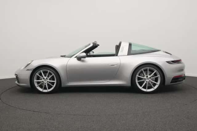 Porsche 911 (2021) thumbnail 2