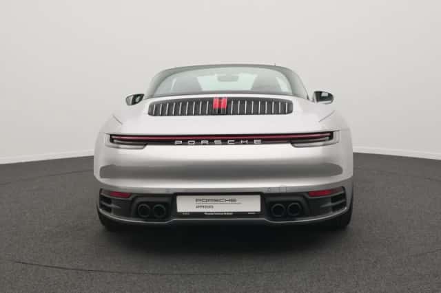 Porsche 911 (2021) thumbnail 4