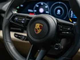 Porsche Taycan (2022) thumbnail 26