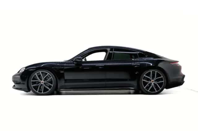 Porsche Taycan (0) thumbnail 2