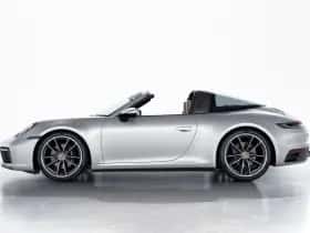 Porsche 911 (2022) thumbnail 2