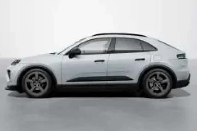 Porsche Macan (2025) thumbnail 2