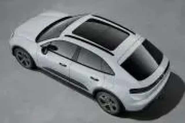 Porsche Macan (2025) thumbnail 4