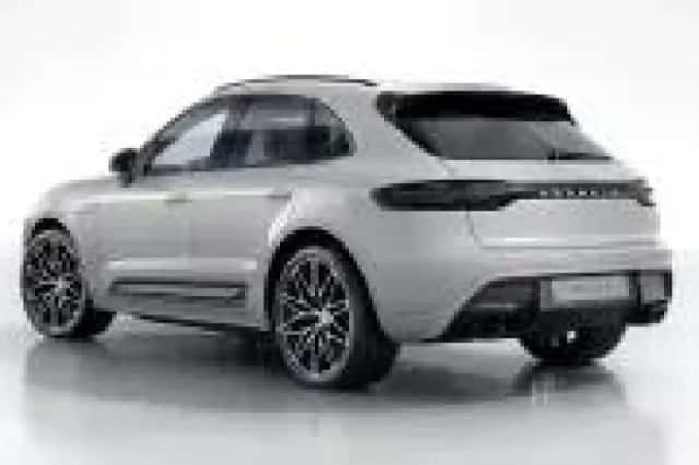 Porsche Macan (2022) thumbnail 3
