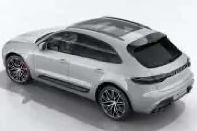 Porsche Macan (2022) thumbnail 4