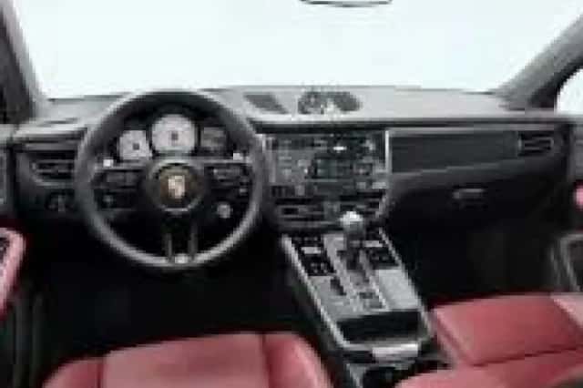 Porsche Macan (2022) thumbnail 6