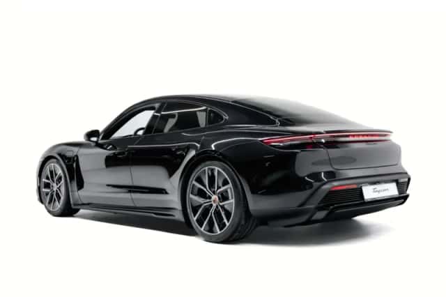 Porsche Taycan (2026) thumbnail 3