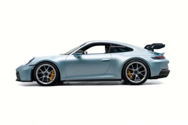 Porsche 911 (2022) thumbnail 2