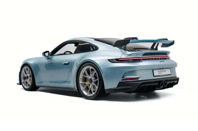 Porsche 911 (2022) thumbnail 3