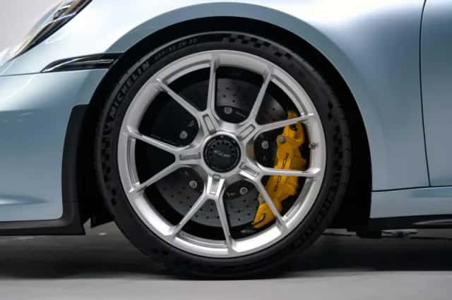 Porsche 911 (2022) thumbnail 5