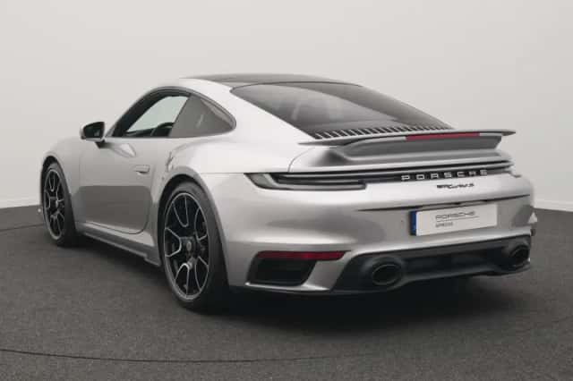 Porsche 911 (2020) thumbnail 3