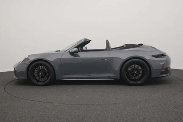 Porsche 911 (2025) thumbnail 2