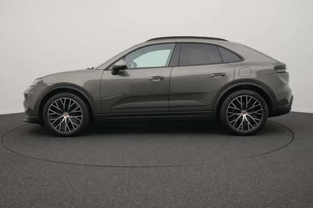 Porsche Macan (2026) thumbnail 2